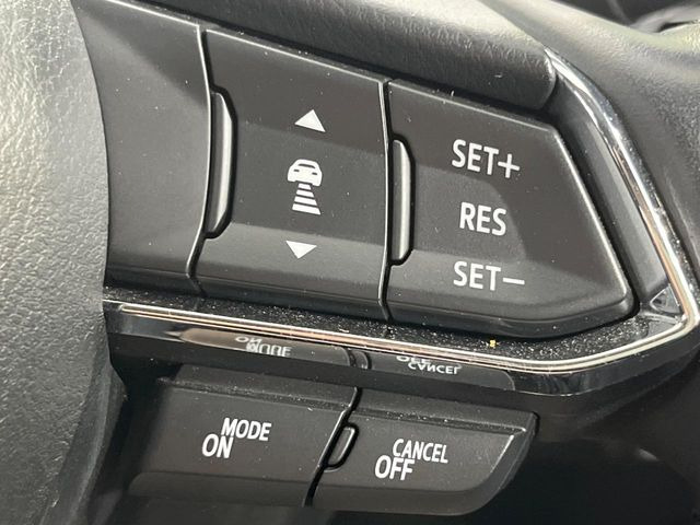 【マツダ・レーダークルーズコントロール】高速道路での長距離走行が楽に!自動で速度を保つクルーズコントロールが、衝突軽減システムと連携し、前方の車両を感知して車間を保つように速度調節してくれます!!