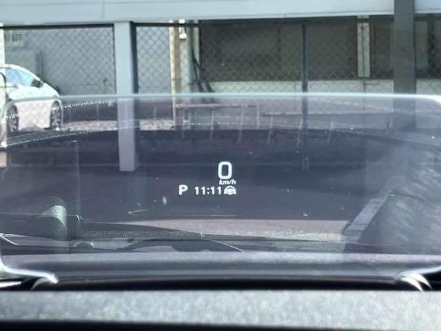 ���w�b�h�A�b�v�f�B�X�v���C���𑕔�!!�^�]�Ȃ̑O���Ƀf�B�X�v���C��ݒu���Ďԑ�/�V�t�g�ʒu�Ȃǂ̏���x���\�����ăh���C�o�[�ɂ��m�点���Ă���܂�!