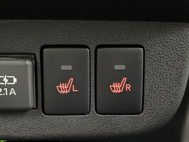 【シートヒーター】寒い日に重宝するシートヒーター!エアコンより早く温まってくれるので寒がりの人も安心ですね♪エアコンの温風は乾燥するから苦手、という方にもをおすすめです。