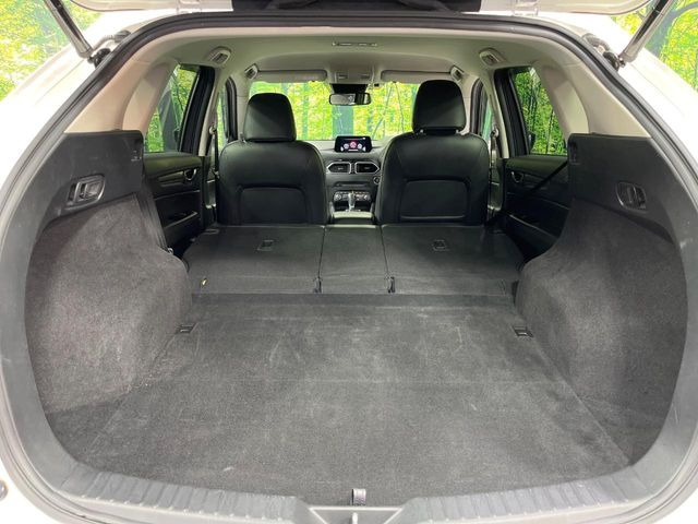 後席を格納すると、これだけの広さが!シーンに合わせたシートアレンジで、大きな荷物も積むことが出来ます♪