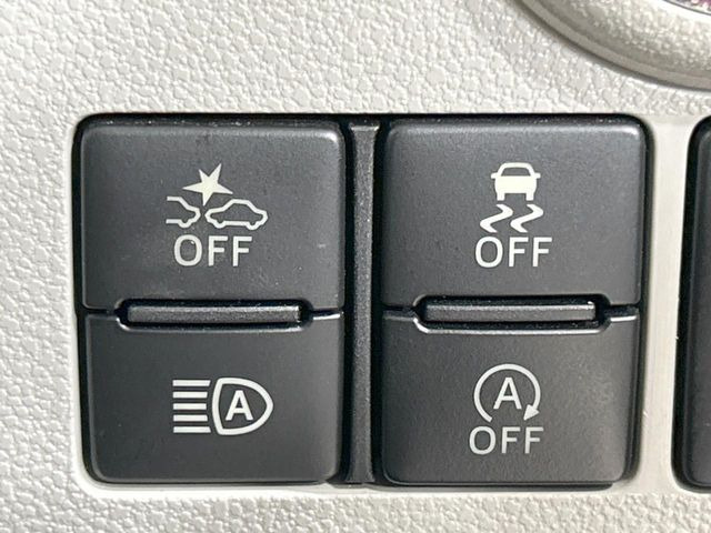 【スマートアシスト】走行中に前方の車両等を認識し、衝突しそうな時は警報とブレーキで衝突回避と被害軽減をアシスト。より安全にドライブをお楽しみいただけます。