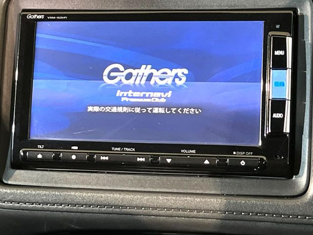 【純正ナビ】人気の純正ナビを装備しております。ナビの使いやすさはもちろん、オーディオ機能も充実!キャンプや旅行はもちろん、通勤や買い物など普段のドライブも楽しくなるはず♪