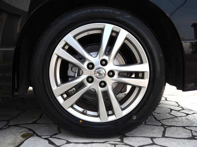 女性にも安心してお乗りいただけるよう、車内の清掃には特にこだわり、メーカー販売時の状態に近づける為に妥協は致しません!!