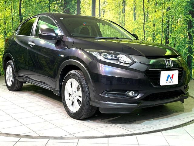 高透明度のガラス皮膜で撥水はもちろん、上質なツヤ・光沢を実現。紫外線や酸性雨から大切な愛車を保護し、色あせ・劣化を防止。「弾スプラッシュコート」、「弾プリミッサコート」からお選びいただけます。