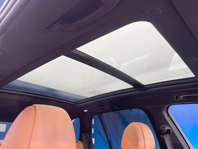 ���p�m���}�~�b�N�K���X���[�t:�唗�͂̃p�m���}���[�t�́A�㕔���Ȃɂ܂ő����Ă���A�J���I�ȋ�Ԃ����y���݂��������܂��B