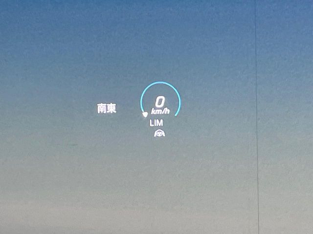 ���w�b�h�A�b�v�f�B�X�v���C:���݂̑��x�⑖�s�����f�W�^���\���ŉ^�]�ȑO���̃K���X�ɓ��e!�^�]���A���������炳���K�v�ȏ����m�F�ł���̂łƂ��Ă��֗��ň��S!