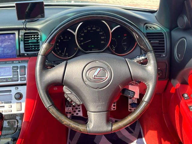 �y�����v�����X�e�A�����O�z�㎿�Ȋv���g�p���邱�ƂŁA��ɂ����������݂ƂĂ��^�]���₷���n���h���ł���