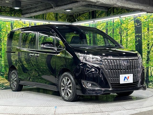 高透明度のガラス皮膜で撥水はもちろん、上質なツヤ・光沢を実現。紫外線や酸性雨から大切な愛車を保護し、色あせ・劣化を防止。「弾スプラッシュコート」、「弾プリミッサコート」からお選びいただけます。