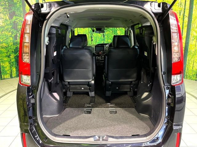 普段のお買い物や通勤、送迎等に十分な荷室スペースを確保しております。セカンドシートを倒すと、大きな荷物の積載も可能です♪