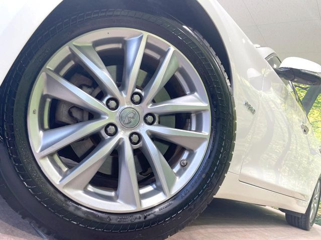 �y����17�C���`�A���~�z�C�[���z�O�ςɃ}�b�`���������A���~�z�C�[���𑕒����Ă���܂��B�e��ЊO�A���~�z�C�[����A�X�^�b�h���X�^�C�����戵�����Ă���܂��B���񂲑��k����������