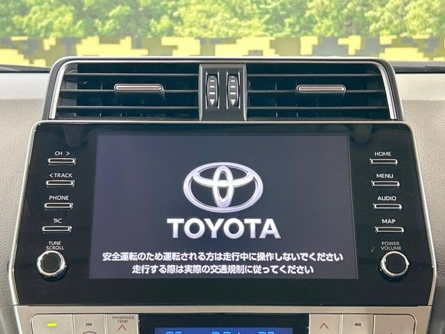 【9インチ ディスプレイオーディオ】大画面ディスプレイへお持ちのスマートフォンと連携して、ナビやbluetoothでの音楽再生が可能です♪デザインはもちろん操作性も良好!別途ナビ機能の取付可能です♪