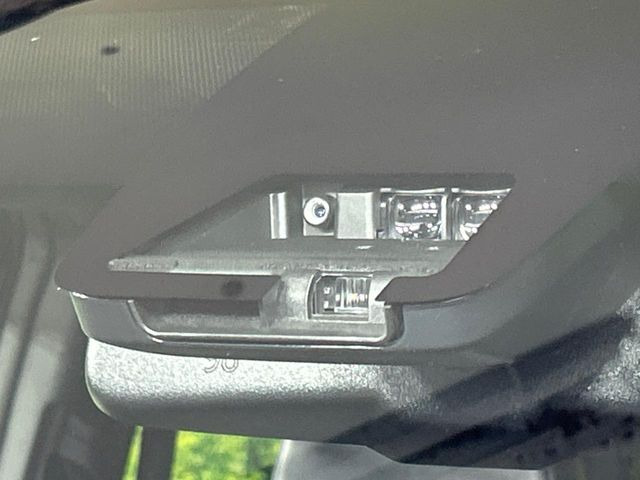 【トヨタセーフティセンス】走行中に前方の車両等を認識し、衝突しそうな時は警報とブレーキで衝突回避と被害軽減をアシスト。より安全にドライブをお楽しみいただけます。