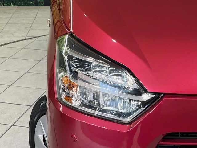 【LEDヘッドライト】悪天候や夜間走行時も良好な視界を確保し安心して運転できる高輝度LEDヘッドライトを装備!点灯速度が早く、消費電力も抑えられています。