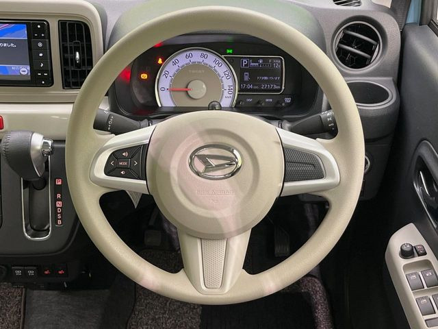 【ステアリングスイッチ】運転中、前方から目線をそらすことなく、オーディオ等の操作が可能な便利機能!安心&快適なドライブを演出してくれます♪