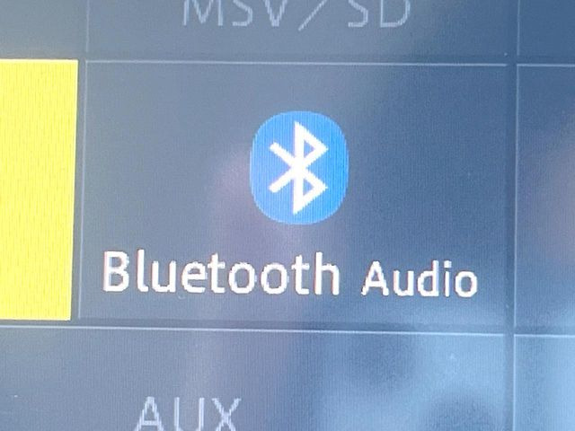 ��Bluetooth:���莝���̃X�}�[�g�t�H���ȂǂƐڑ����A�n���Y�t���[�ʘb��Տꊴ����~���[�W�b�N�Đ������y���݂��������܂��B�����ڑ��ł��̂Ŕς킵��������܂����