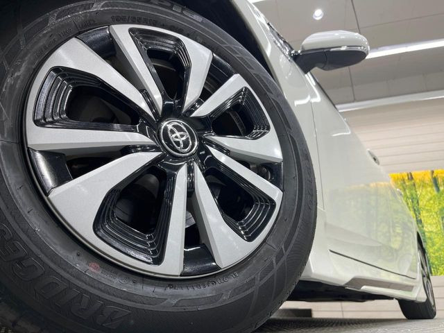 【純正アルミホイール】外観にマッチした純正アルミホイールを装着しております。各種社外アルミホイールや、スタッドレスタイヤも取扱いしております。是非ご相談ください♪