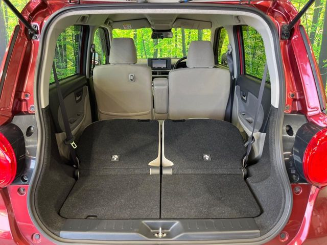 ���i�̂���������ʋ΁A���}���ɏ\���ȉ׎��X�y�[�X���m�ۂ��Ă���܂��B�Z�J���h�V�[�g��|���ƁA�傫�ȉו��̐ύڂ��\�ł���