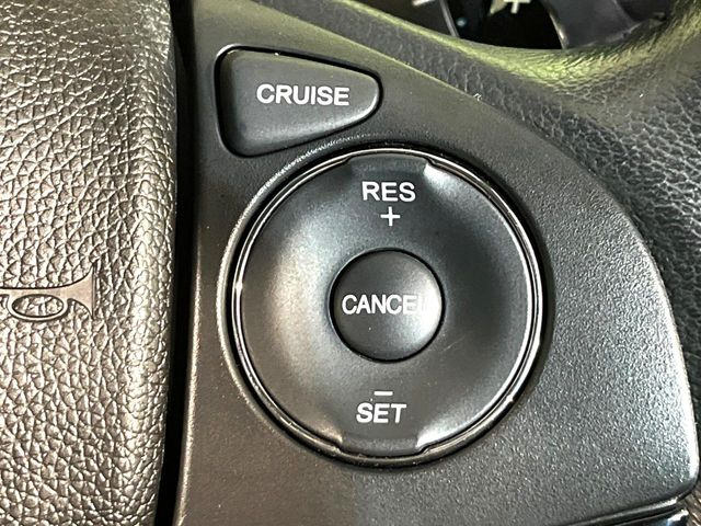 【クルーズコントロール】高速道路もラクラク走行。アクセルを離しても一定速度で走行ができ、長距離運転時の負担を軽減!加速・減速も簡単なスイッチ操作で調整できます。