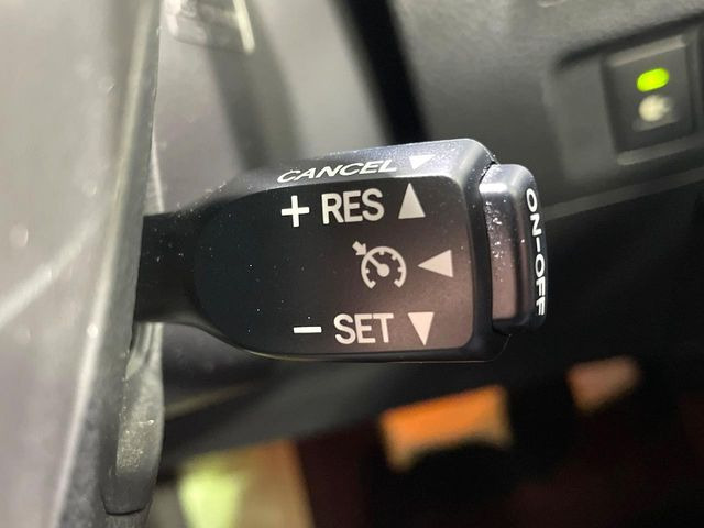 �y�N���[�Y�R���g���[���z�������H�����N���N���s�B�A�N�Z���𗣂��Ă���葬�x�ő��s���ł��A�������^�]���̕��S���y��!�����E�������ȒP�ȃX�C�b�`����Œ����ł��܂��B