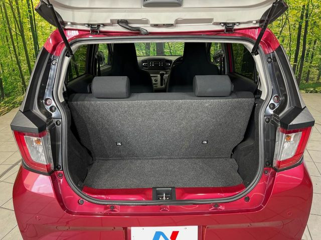 普段のお買い物や通勤、送迎等に十分な荷室スペースを確保しております。セカンドシートを倒すと、大きな荷物の積載も可能です♪