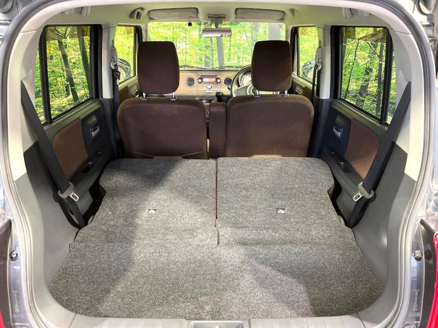 ���i�̂���������ʋ΁A���}���ɏ\���ȉ׎��X�y�[�X���m�ۂ��Ă���܂��B�Z�J���h�V�[�g��|���ƁA�傫�ȉו��̐ύڂ��\�ł���