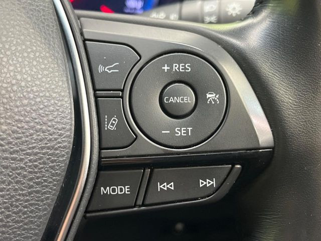 【レーダークルーズコントロール】高速道路での長距離走行が楽に!!自動で速度を保つクルーズコントロールが、衝突軽減システムと連携し、前方の車両を感知して車間を保つように速度調節してくれます!!