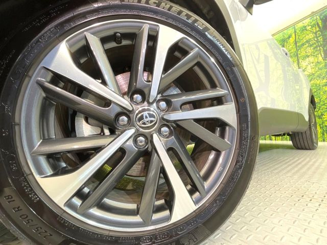 【純正アルミホイール】外観にマッチした純正アルミホイールを装着しております。各種社外アルミホイールや、スタッドレスタイヤも取扱いしております。是非ご相談ください♪