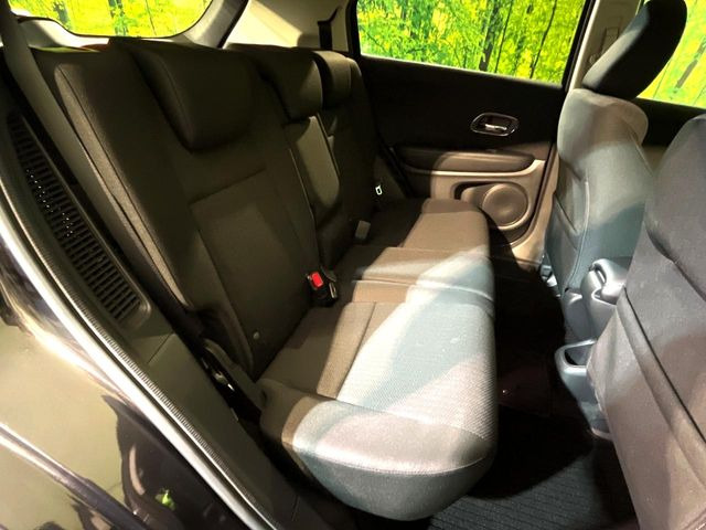 後部座席も気になるようなキズ・汚れやへたり等、大きなダメージはなく、良好な状態です。