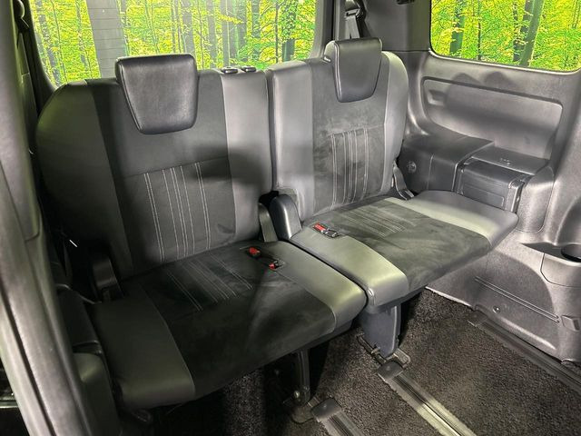 3列目シートはもちろん状態良好☆大人でもゆったりと座って頂けますので、大人数でのお出かけもラクラクです♪ご家族で、気の知れた仲間で、ドライブに行くのが楽しみですね♪