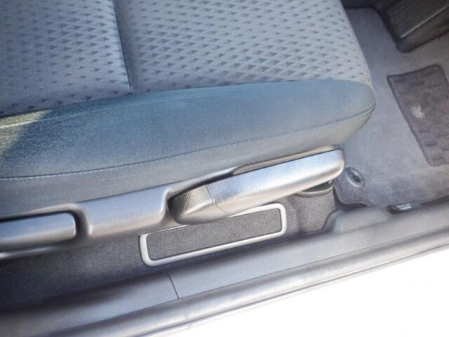 シートリフター搭載で座席の調節が簡単かつ自由自在!