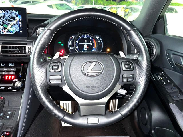 �y�����v�����X�e�A�����O�z�㎿�Ȋv���g�p���邱�ƂŁA��ɂ����������݂ƂĂ��^�]���₷���n���h���ł���