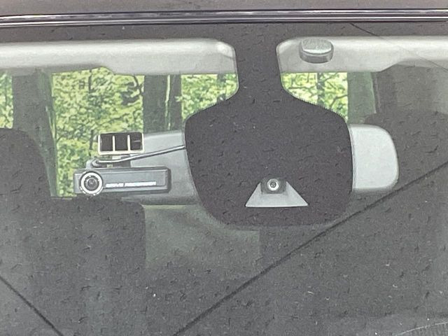 �y�G�}�[�W�F���V�[�u���[�L�z���s���ɑO���̎ԗ�����F�����A�Փ˂������Ȏ��͌x��ƃu���[�L�ŏՓˉ���Ɣ�Q�y�����A�V�X�g�B�����S�Ƀh���C�u�����y���݂��������܂��B