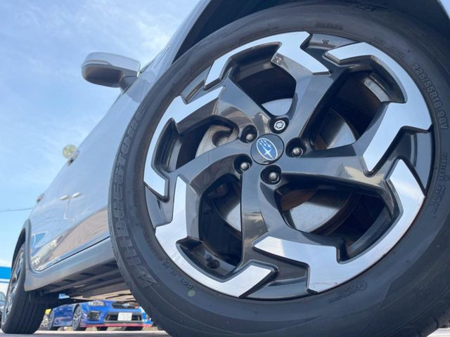 �y����18�C���`�A���~�z�C�[���z�O�ςɃ}�b�`���������A���~�z�C�[���𑕒����Ă���܂��B�e��ЊO�A���~�z�C�[����A�X�^�b�h���X�^�C�����戵�����Ă���܂��B���񂲑��k����������