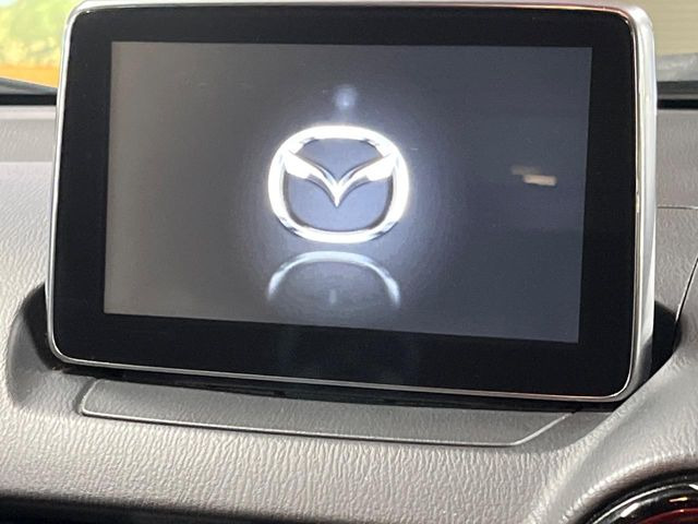 【マツダコネクトナビ】車内の雰囲気にマッチした一体型タイプのナビ。各種車輌設定やBluetooth再生等、様々な機能が楽しめます。直感的なダイヤル操作が可能で、使い勝手も良好です。