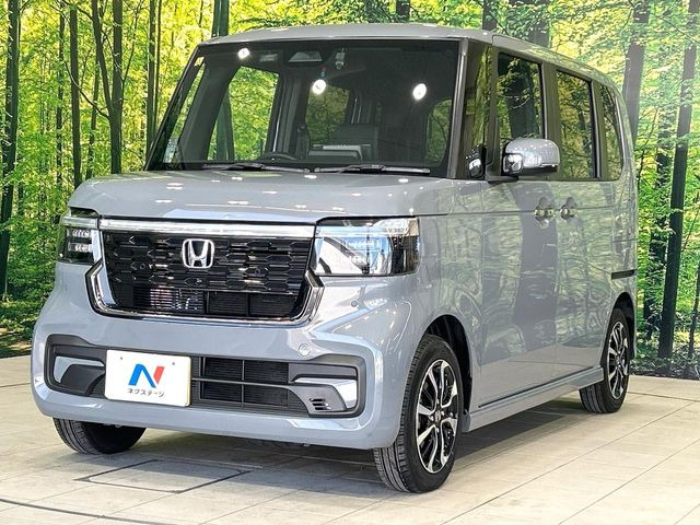 高透明度のガラス皮膜で撥水はもちろん、上質なツヤ・光沢を実現。紫外線や酸性雨から大切な愛車を保護し、色あせ・劣化を防止。「弾スプラッシュコート」、「弾プリミッサコート」からお選びいただけます。