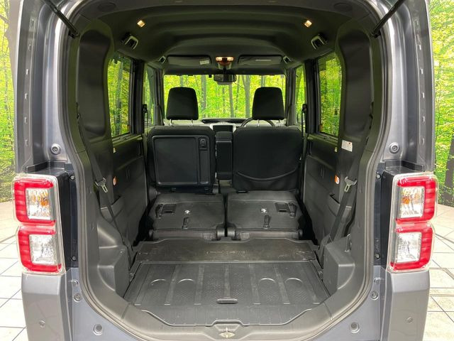 後席を格納すると、これだけの広さが!シーンに合わせたシートアレンジで、大きな荷物も積むことが出来ます♪