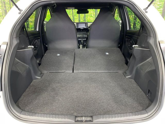 ���i�̂���������ʋ΁A���}���ɏ\���ȉ׎��X�y�[�X���m�ۂ��Ă���܂��B�Z�J���h�V�[�g��|���ƁA�傫�ȉו��̐ύڂ��\�ł���