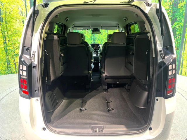 ���i�̂���������ʋ΁A���}���ɏ\���ȉ׎��X�y�[�X���m�ۂ��Ă���܂��B�Z�J���h�V�[�g��|���ƁA�傫�ȉו��̐ύڂ��\�ł���