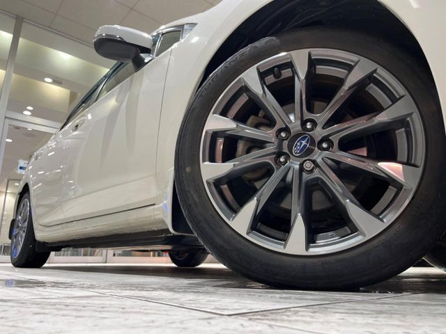 �y����17�C���`�A���~�z�C�[���z�O�ςɃ}�b�`���������A���~�z�C�[���𑕒����Ă���܂��B�e��ЊO�A���~�z�C�[����A�X�^�b�h���X�^�C�����戵�����Ă���܂��B���񂲑��k����������