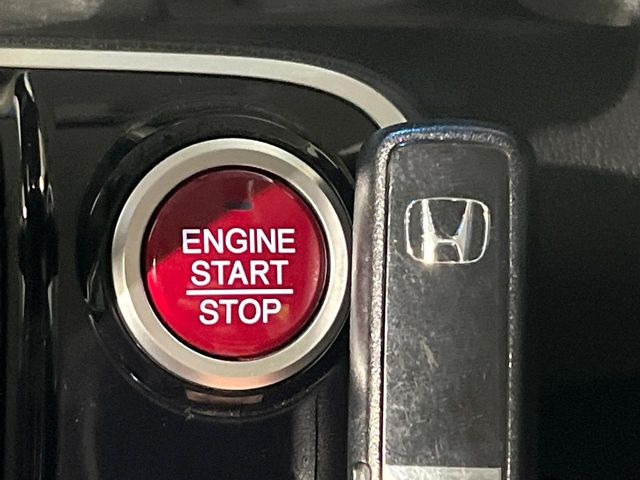 �yHonda�X�}�[�g�L�[�z�J�o����|�P�b�g�ɓ��ꂽ�܂܂ł��h�A�̎{���E�������\�ȃX�}�[�g�L�[�𑕔��B�G���W���̃I���E�I�t�����J�M�����o���K�v����������Ƃ��Ă��֗��ł���