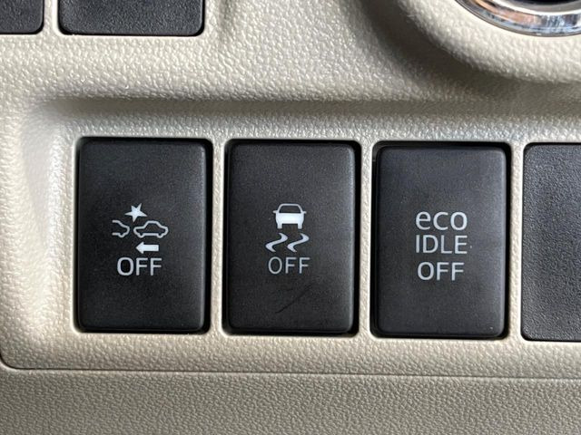 【アイドリングストップ】赤信号や渋滞で停車した際にエンジンを停止し、無駄な燃料の消費を抑えます。燃費向上や環境保護につなげる機能♪エンジンはブレーキを離せば再始動します。