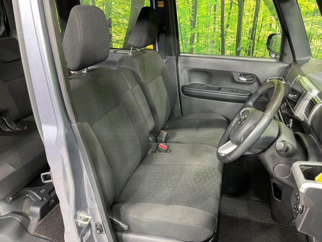 運転席シート廻りは使用感も少なく、良好な状態となっています。丁寧に使われていたことがよくわかりますね。