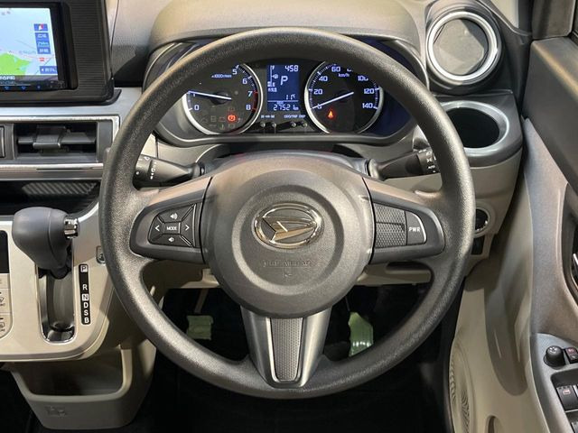 ステアリングも使用感が少なく、きれいな状態となっております♪