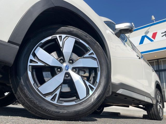 �y����18�C���`�A���~�z�C�[���z�O�ςɃ}�b�`���������A���~�z�C�[���𑕒����Ă���܂��B�e��ЊO�A���~�z�C�[����A�X�^�b�h���X�^�C�����戵�����Ă���܂��B���񂲑��k����������