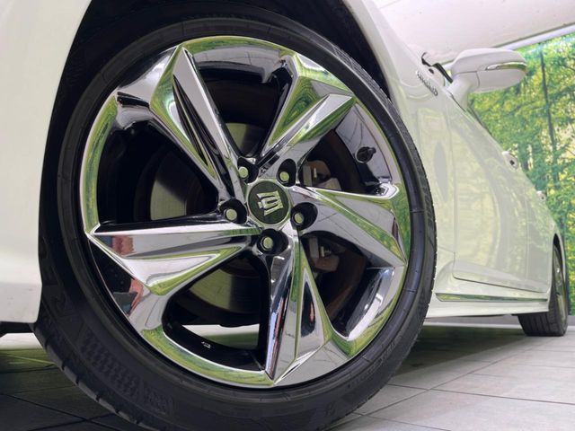 【純正18インチアルミホイール】外観にマッチした純正アルミホイールを装着しております。各種社外アルミホイールや、スタッドレスタイヤも取扱いしております。是非ご相談ください♪