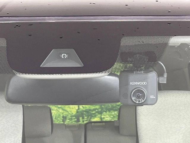 �y�z���_�Z���V���O�z���s���ɑO���̎ԗ�����F�����A�Փ˂������Ȏ��͌x��ƃu���[�L�ŏՓˉ���Ɣ�Q�y�����A�V�X�g�B�����S�Ƀh���C�u�����y���݂��������܂��B