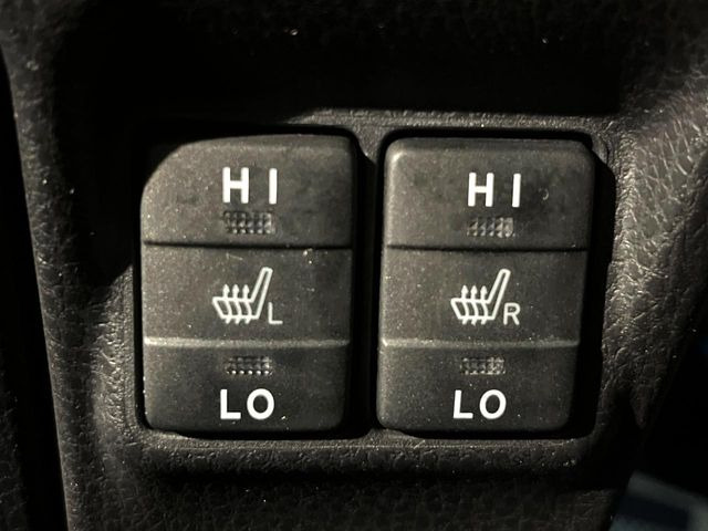 【シートヒーター】寒い日に重宝するシートヒーター!エアコンより早く温まってくれるので寒がりの人も安心ですね♪エアコンの温風は乾燥するから苦手、という方にもをおすすめです。