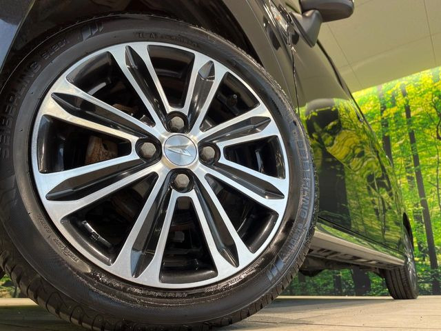 【純正15インチアルミホイール】外観にマッチした純正アルミホイールを装着しております。各種社外アルミホイールや、スタッドレスタイヤも取扱いしております。是非ご相談ください♪