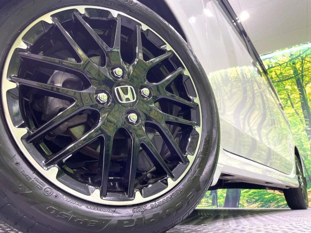 【純正15インチアルミホイール】外観にマッチした純正アルミホイールを装着しております。各種社外アルミホイールや、スタッドレスタイヤも取扱いしております。是非ご相談ください♪