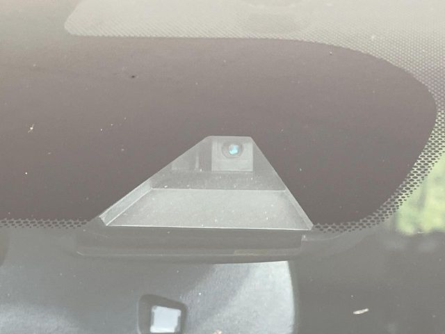 �y�G�}�[�W�F���V�[�u���[�L�z���s���ɑO���̎ԗ�����F�����A�Փ˂������Ȏ��͌x��ƃu���[�L�ŏՓˉ���Ɣ�Q�y�����A�V�X�g�B�����S�Ƀh���C�u�����y���݂��������܂��B